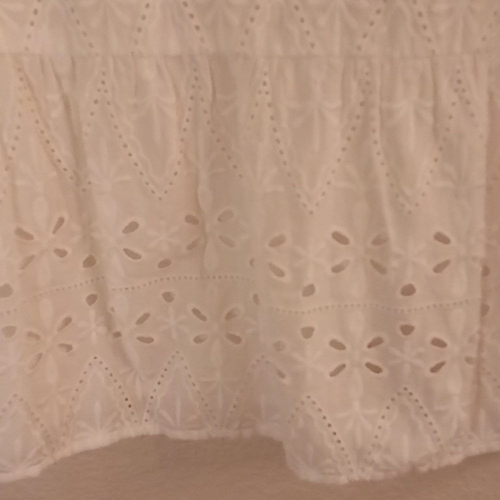 NEW LOFT Vneck Sleeveless Floral Eyelet Size M White B4 X P - Picture 6 of 10